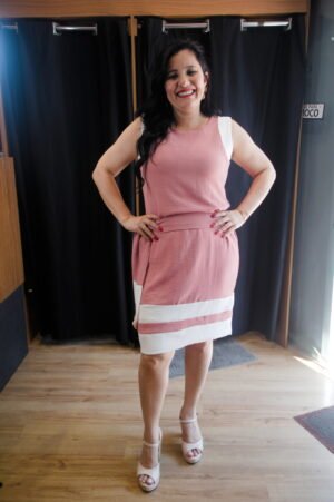 Vestido sem manga detalhe branco