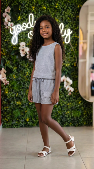 CONJUNTO FEM REGATA E SHORTS BRILHO DUNA